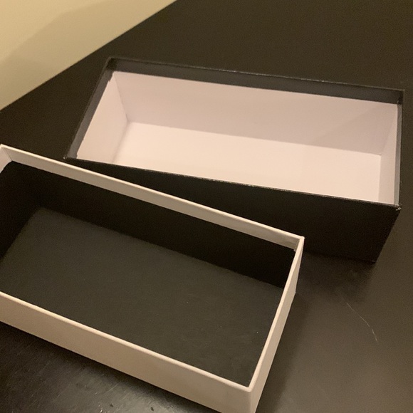 Empty Chanel box - Picture 3 of 3